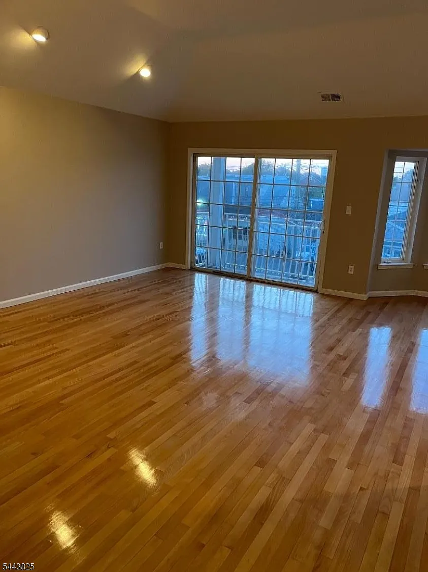3 bed, 2.0 bath, $2,800 — Photo 4