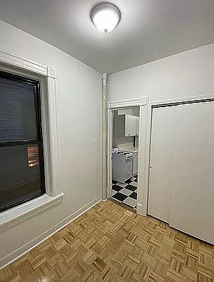 3rd image of 318 E 59th St APT 3C