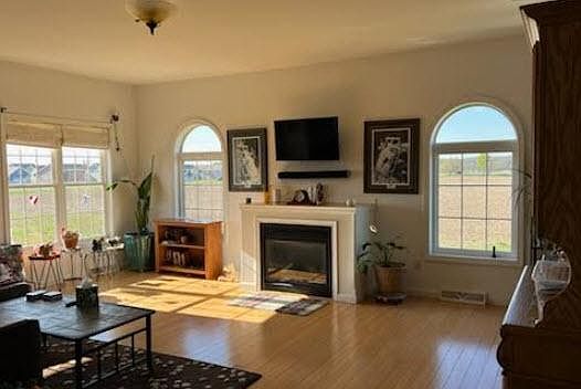 3rd image of 307 Douglas Dr