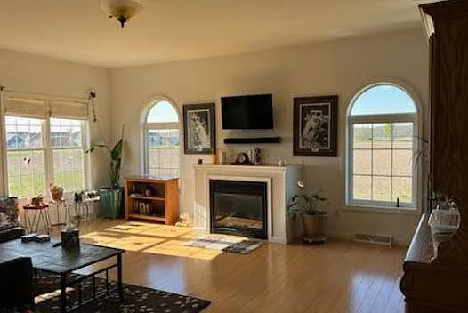 307 Douglas Dr — Photo 3