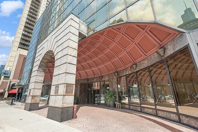 10 E Ontario St #1710 — Photo 1