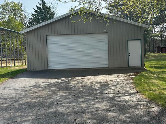 2nd image of 10220 Pinewood Rd