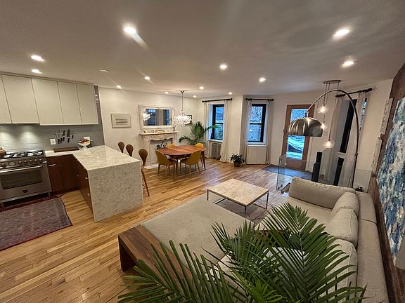 4th image of 109 W 70th St APT 1R