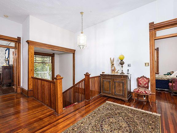 3rd image of 16468 Camp Ave W