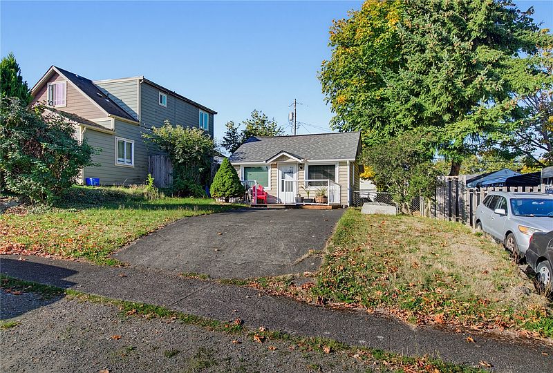 3rd image of 4052 E Spokane Street