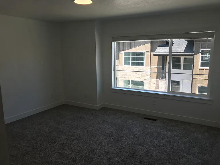 421 W 40 S — Photo 6