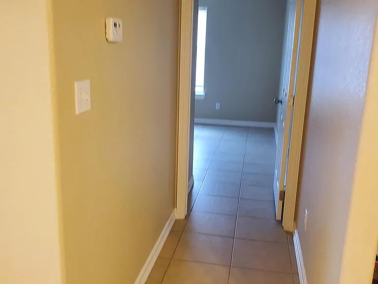 1906 Treasure Oaks Dr — Photo 10