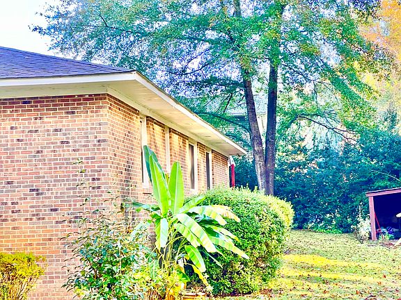 4th image of 1810 Luann Dr