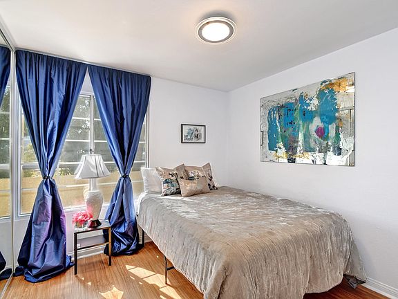 2nd image of 5530 Owensmouth Ave APT 126