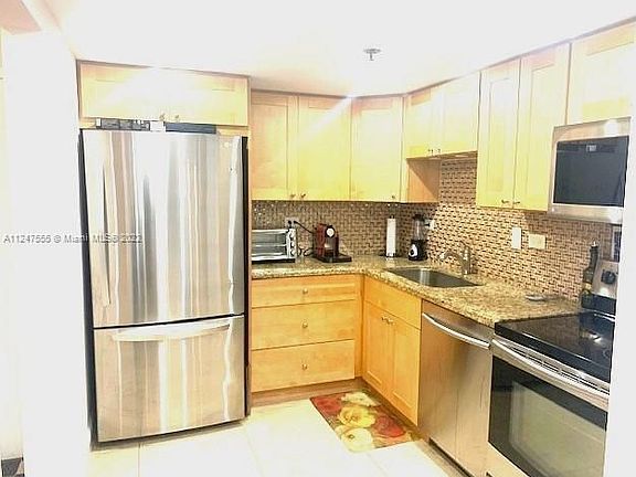 3rd image of 20355 NE 34th Ct APT 323