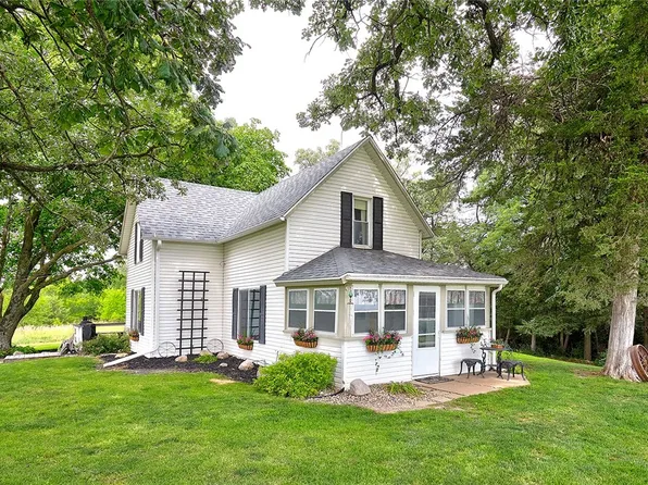 33499 Houston Trl, Earlham, IA 50072