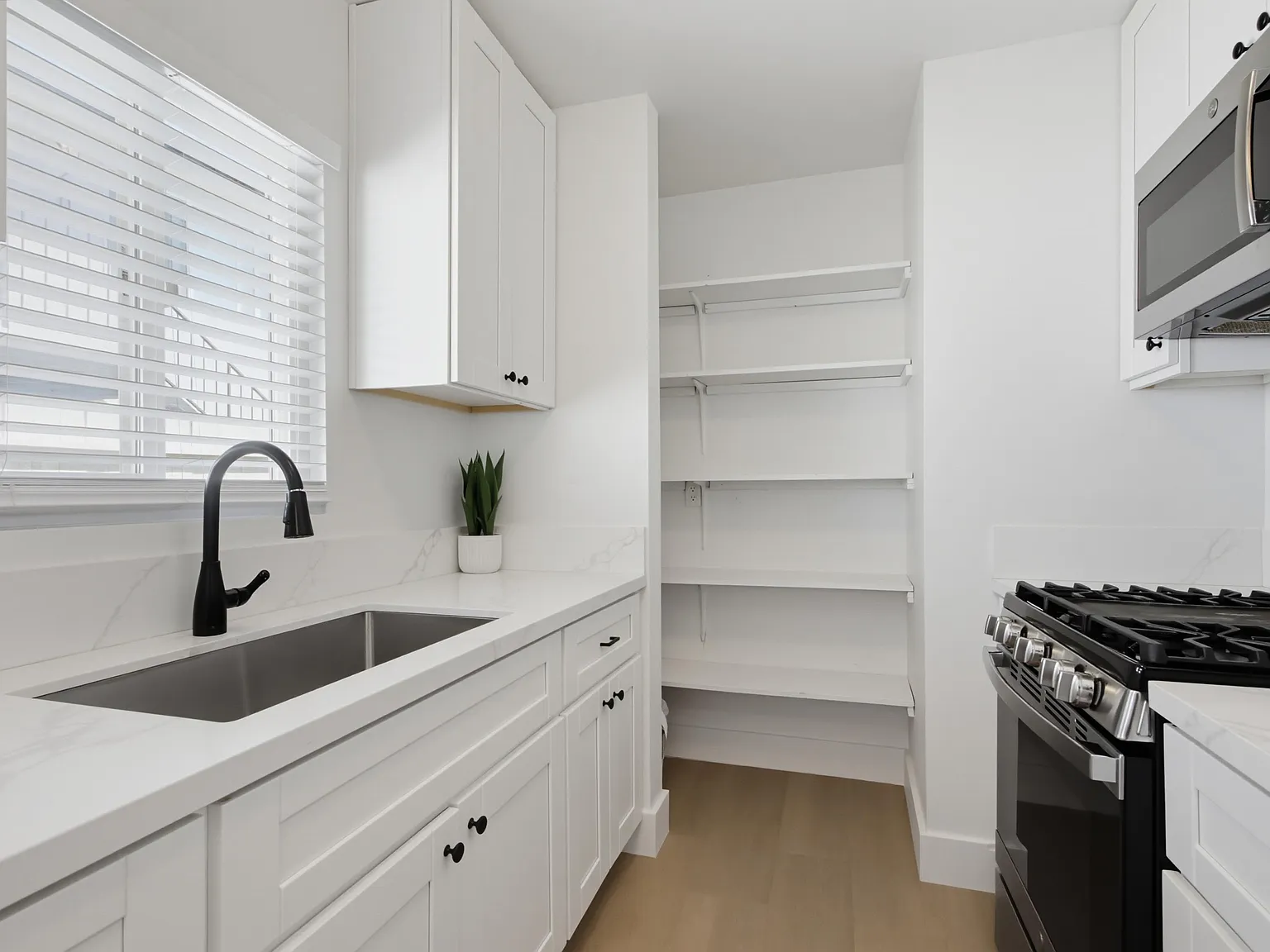 2 bed, 750 sqft, $2,550 — Photo 4