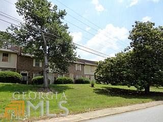 2nd image of 2070 Yorktowne Cir