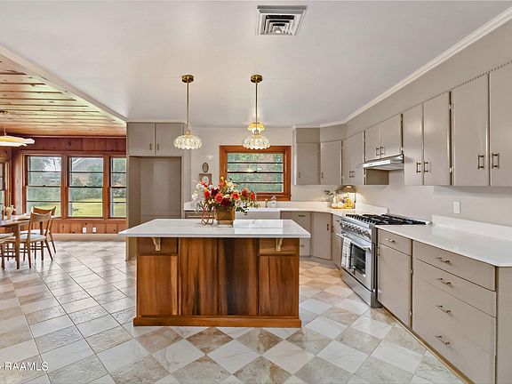 4th image of 105 Teche Dr