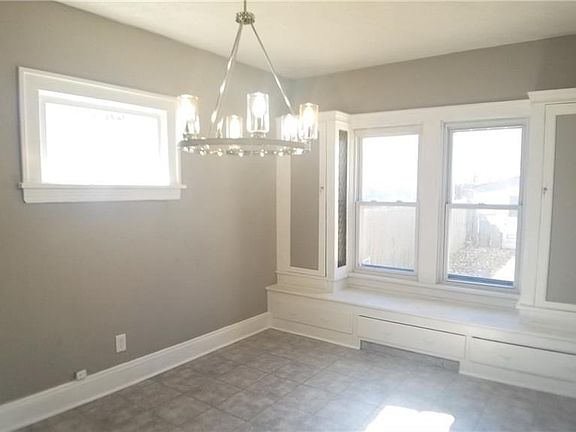 5th image of 2208 W 105th St