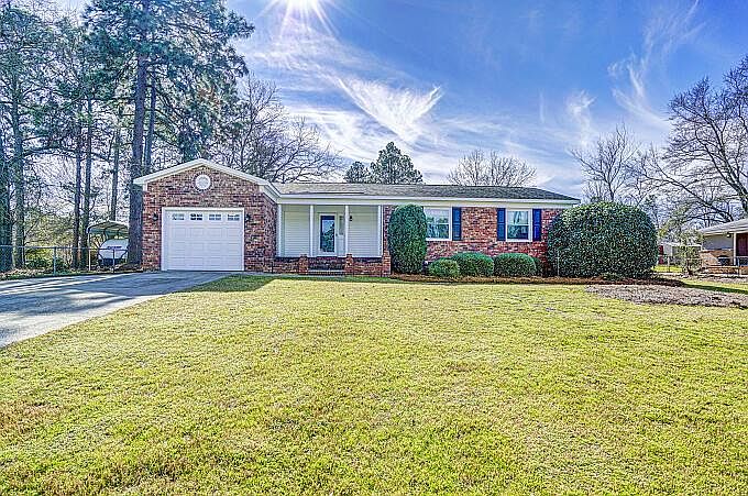 1st image of 655 Hampton Cir