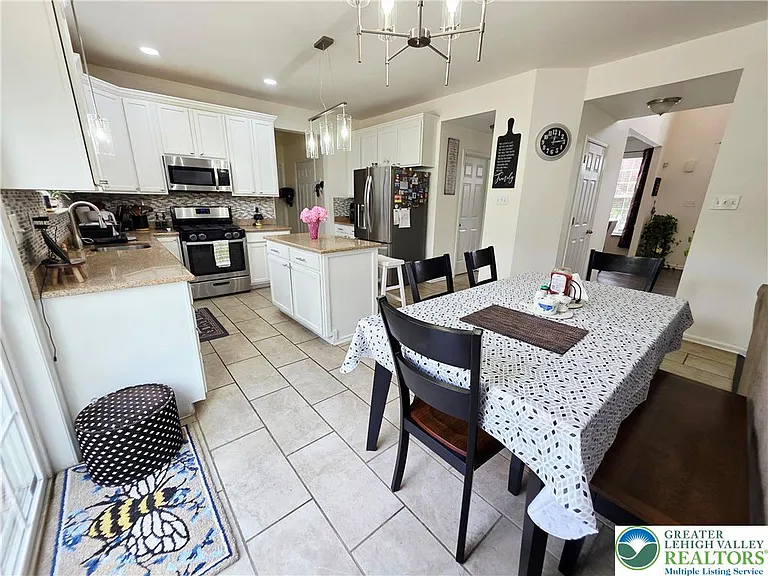 1052 Kingston Ln — Photo 22