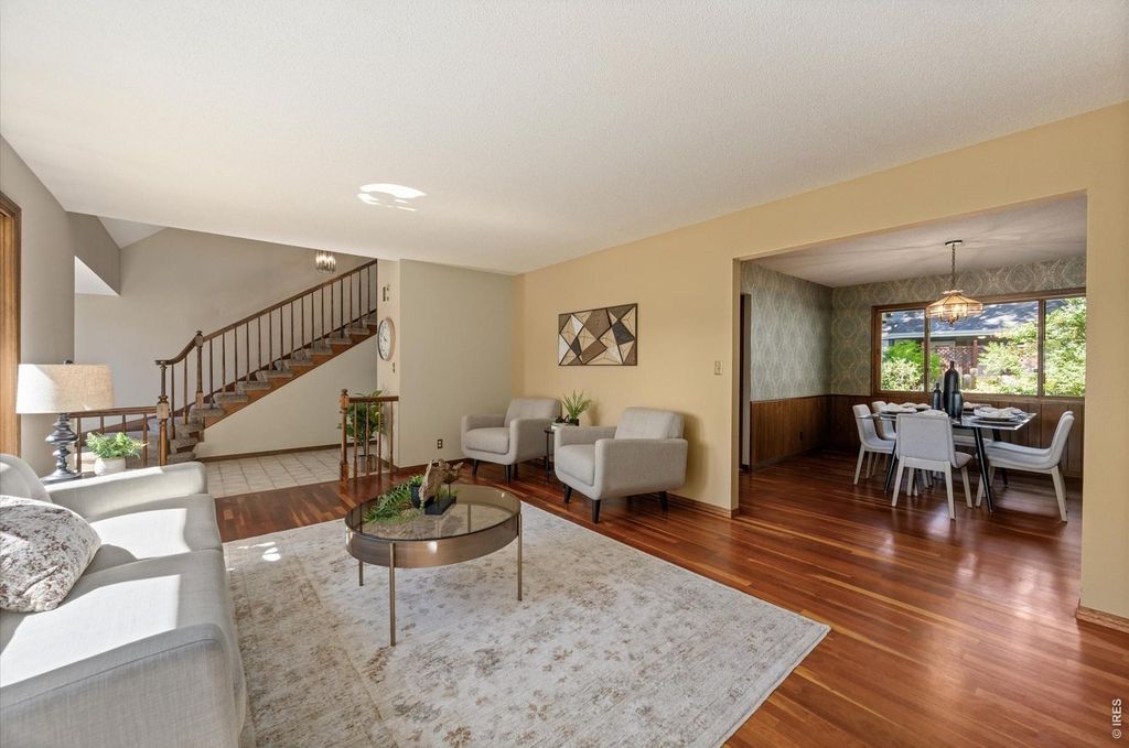 2445 Indian Hills Dr