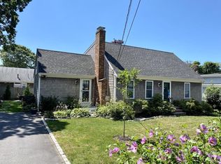 9 Oak St, Teaticket, MA 02536