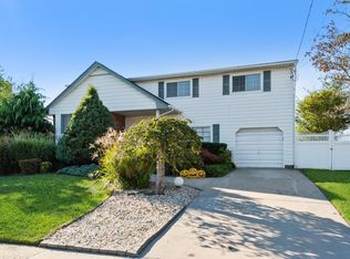 410 Spangle Dr, North Babylon, NY 11703