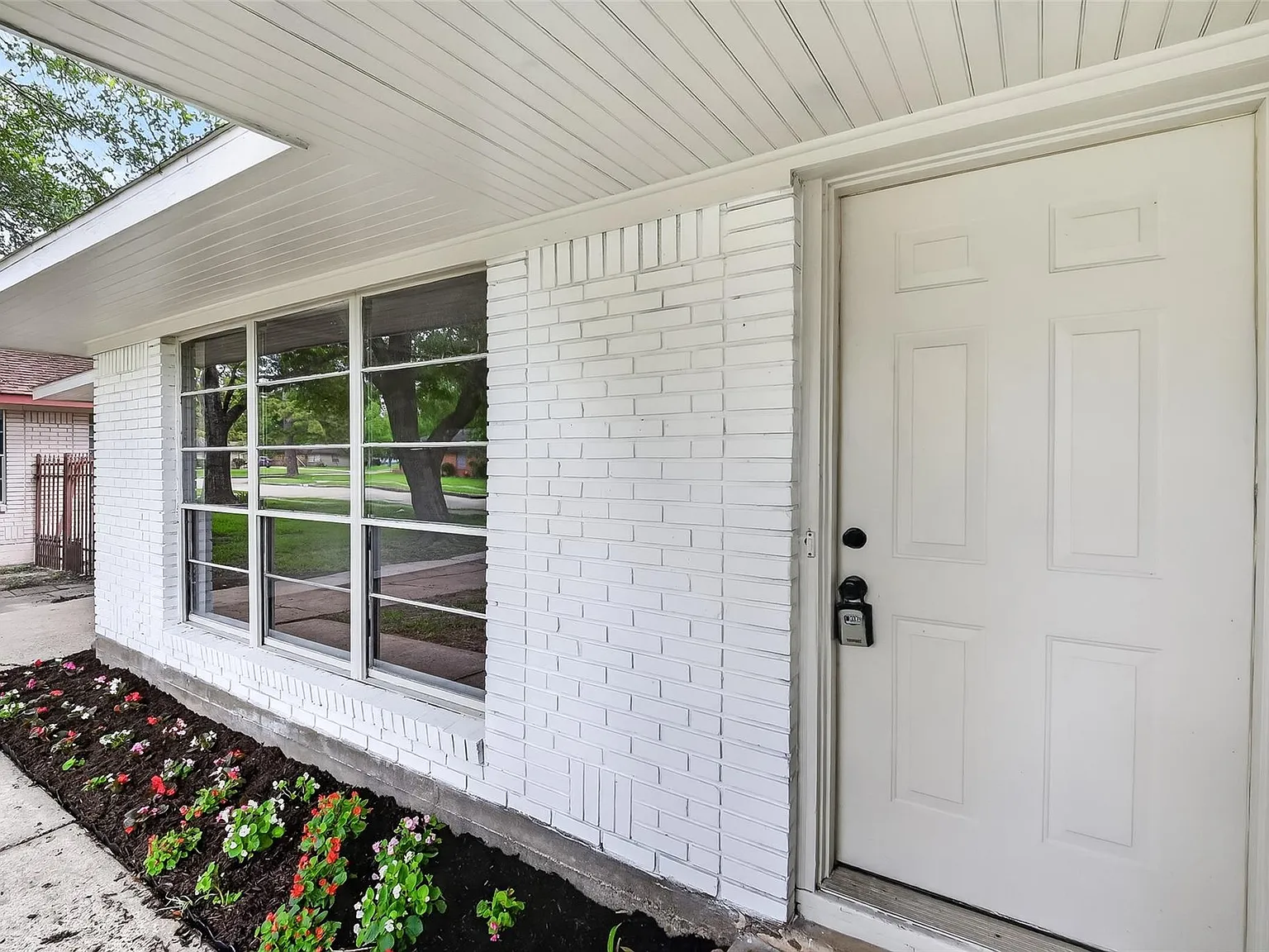 3 bed, 1.0 bath, 1278 sqft, $1,975 — Photo 4