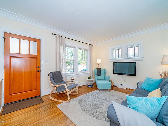 5th image of 2164 Gladstone Ave