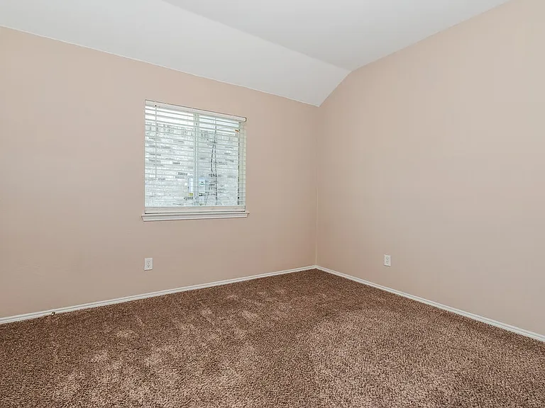 906 Oak Hollow Ln — Photo 13