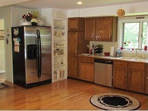 3rd image of 221 Hayden Rd