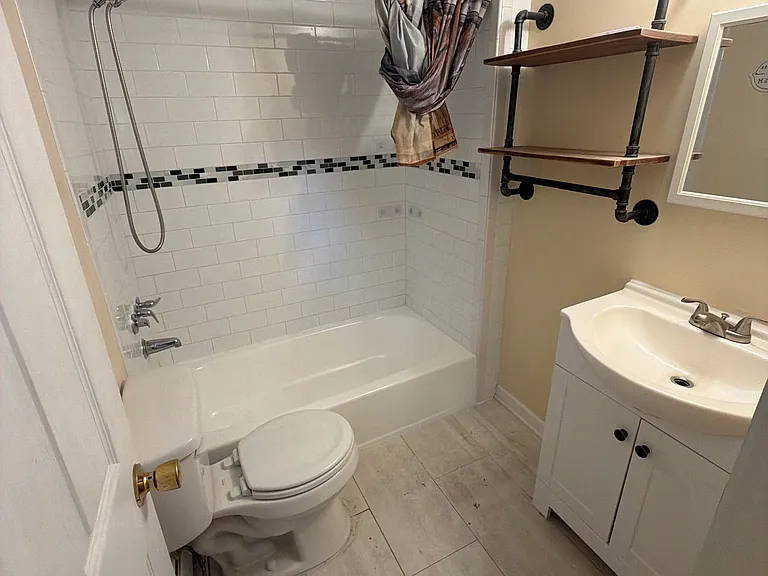 237 New Durham Rd — Photo 4