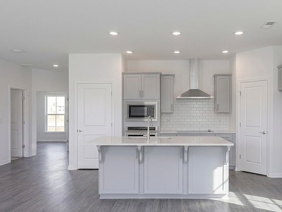 2nd image of 3813 Lantern Ln