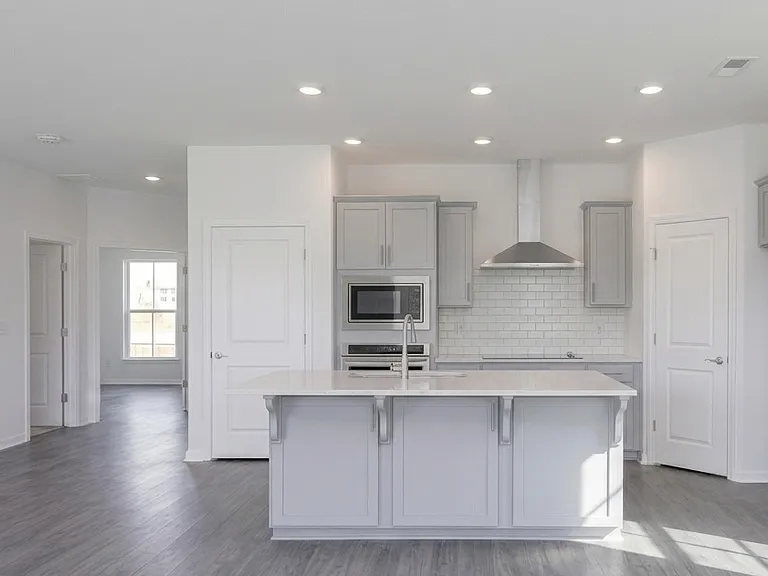3813 Lantern Ln — Photo 3