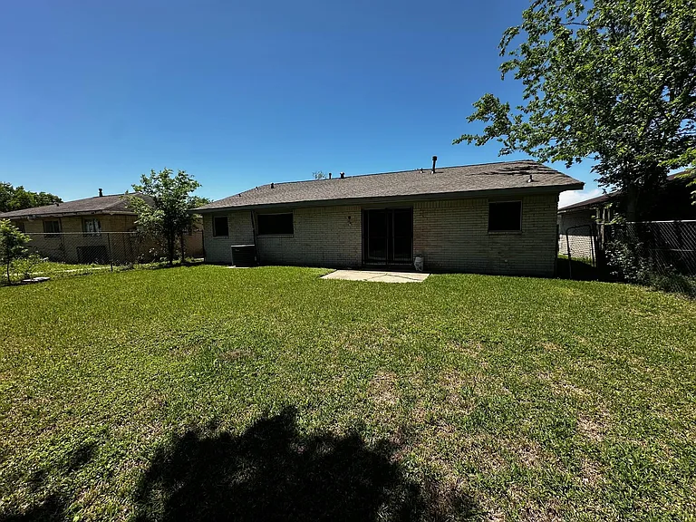 12815 Segrest Dr — Photo 17