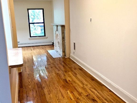 4th image of 37 Cambridge Pl APT 3