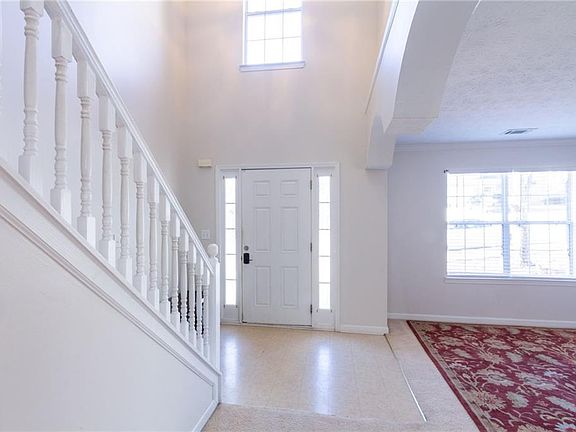 3rd image of 2562 Pierce Cir