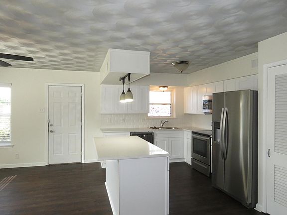 5th image of 10903 Lake Gardens Dr