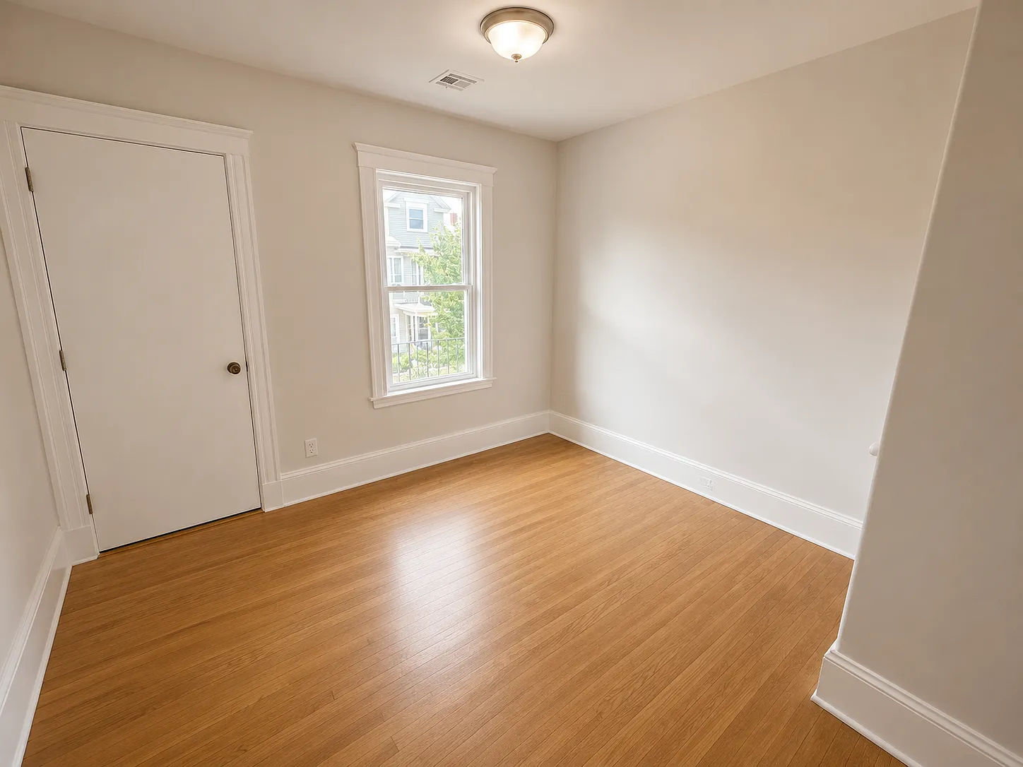 6 bed, 1600 sqft, $7,995 — Photo 4