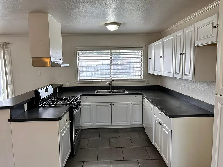 3622 Gray Dr — Photo 9