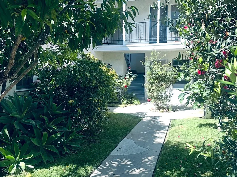 959 Gayley Ave #19 — Photo 2