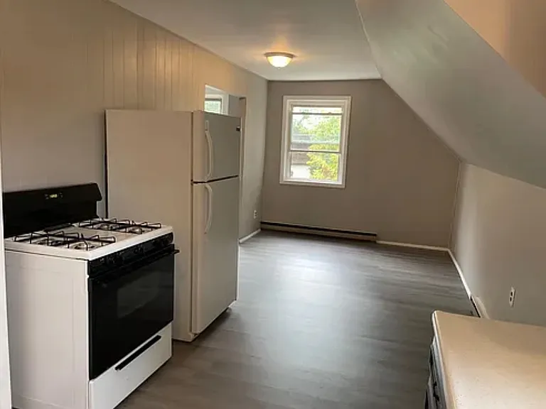 14 Lind Ave #2 — Photo 4