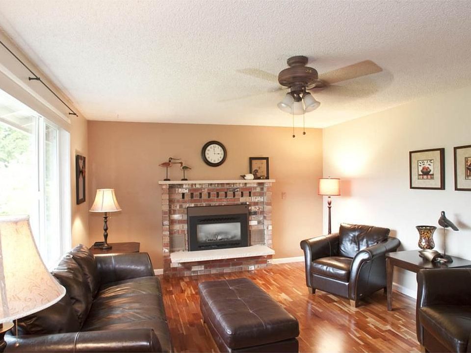 1st image of 10816 Creekwood Dr SW