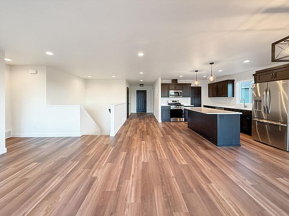 3rd image of 447 Goose Ln S