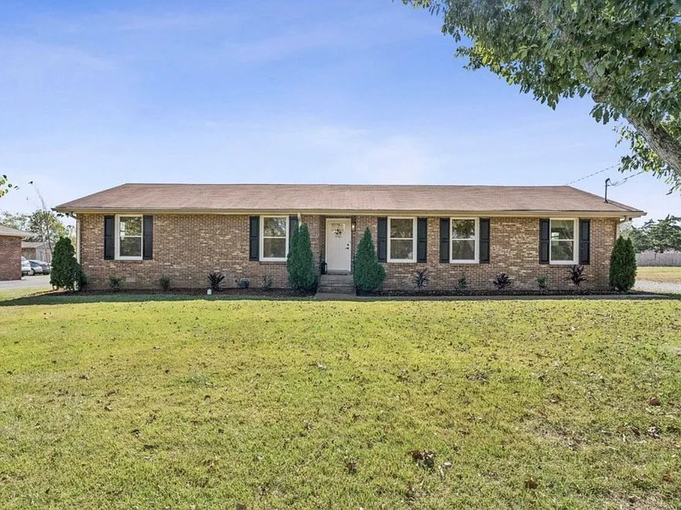 114 Hankins Dr #A