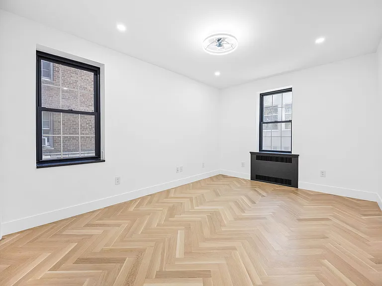 25 Minetta Ln #2F — Photo 6
