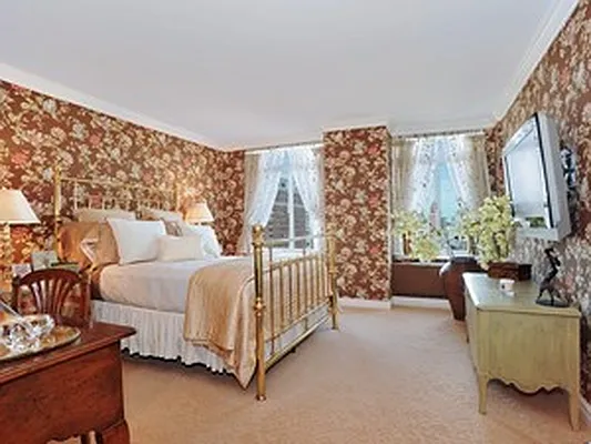 Sold by Corcoran | media 14