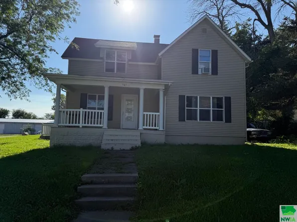 767 N 2nd St, Cherokee, IA 51012