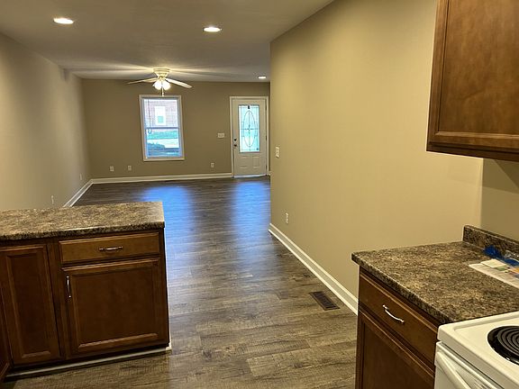 4th image of 150 Harp Ave #A