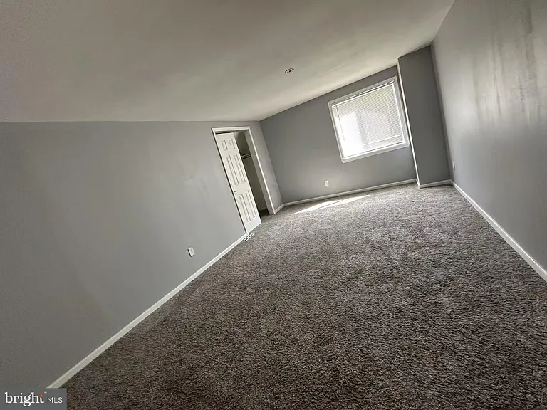 26 Cornwall Dr — Photo 9