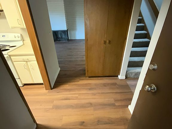 Entry way with closet