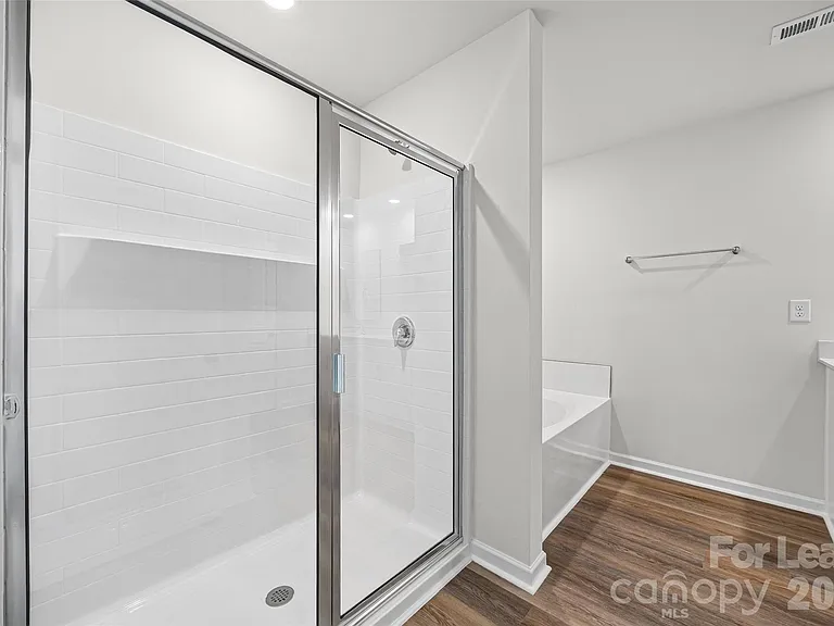 1010 Two Brothers Ln — Photo 21