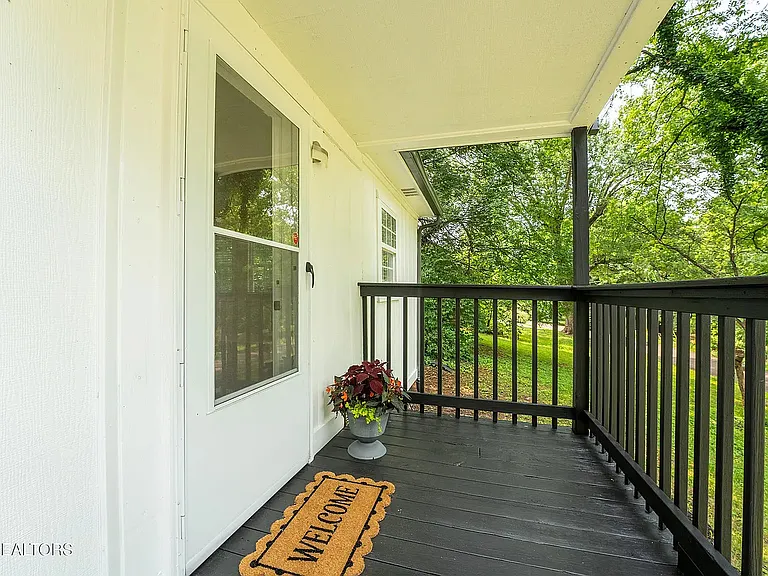 502 Hayworth Dr #B — Photo 3